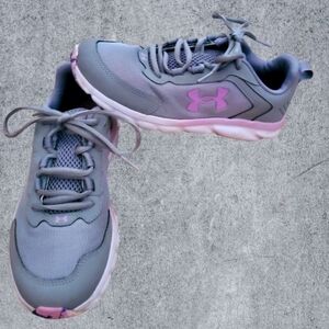 Big Girls 5Y Under Armour Running Shoes